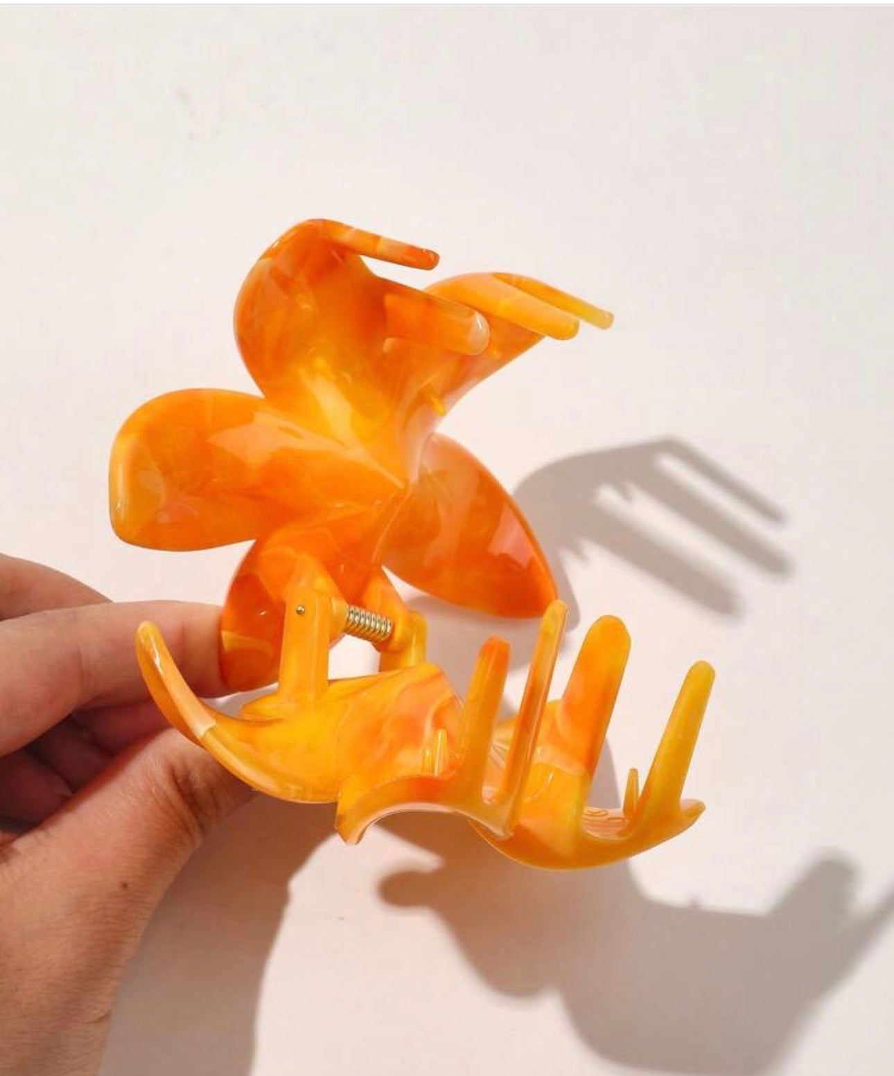 stylish tropical accessory by BRONZCEADO. hairclip. hair claw clip. hair accesory. hairstyles. summer hairstyles. 